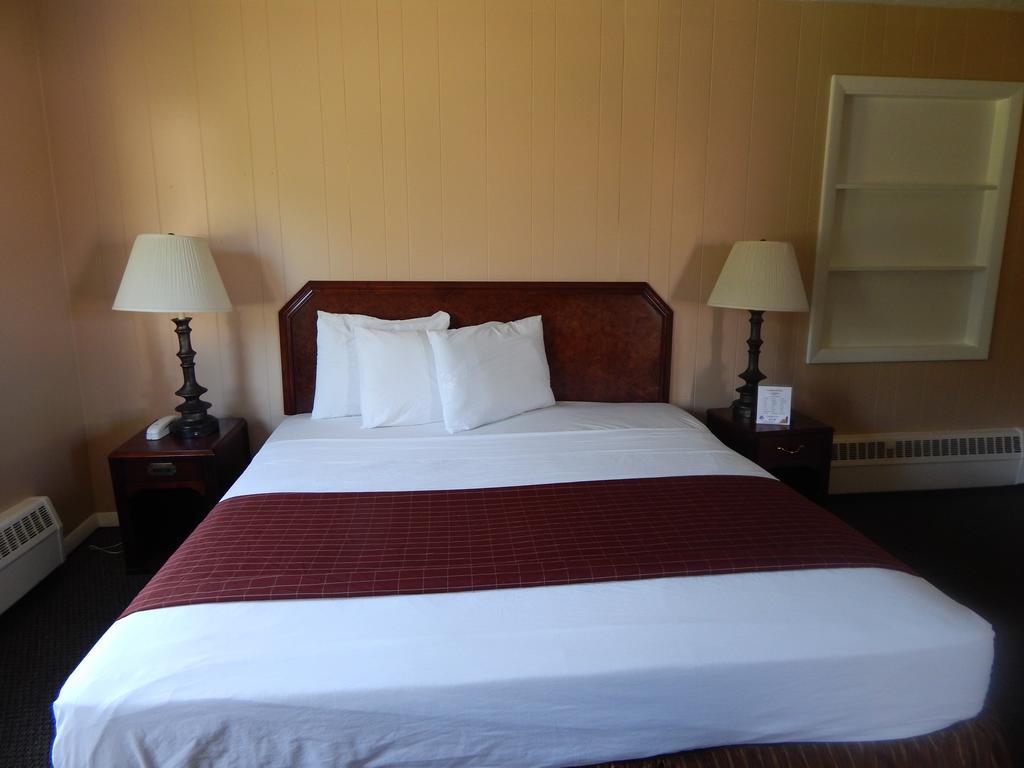 Capri Motel Dartmouth Room photo